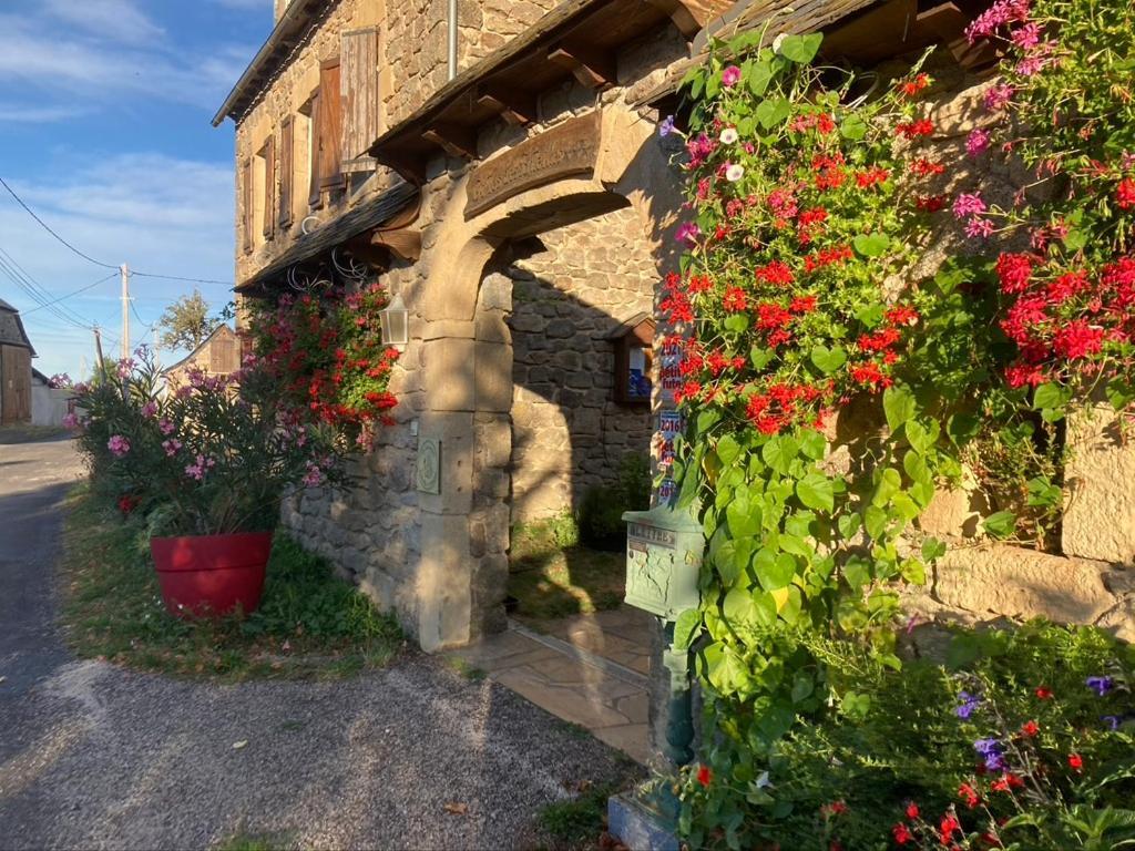 Bed and Breakfast Lo Soulenquo A Fonteilles Sur Le Gr 65 Golinhac Zewnętrze zdjęcie